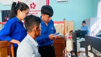 Tuổi trẻ Thăng Phú hỗ trợ người dân thực hiện thủ tục hành chính