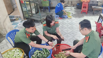 ចែកអាហារ ២០០ ដល់អ្នកជំងឺ និងអ្នកថែទាំ