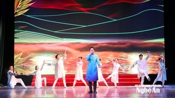 Đoàn nghệ thuật quần chúng Nghệ An đoạt 1 Huy chương Vàng, 3 Huy chương Bạc tại Hội diễn "Câu hò nối những dòng sông"