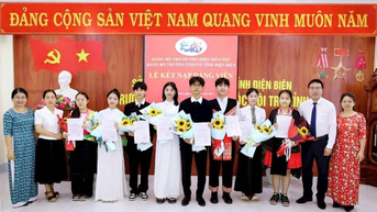 ការអភិវឌ្ឍន៍គណបក្សនៅក្នុងសាលារៀន៖ ការបង្កើតប្រភពរឹងមាំនៃភាពជោគជ័យ