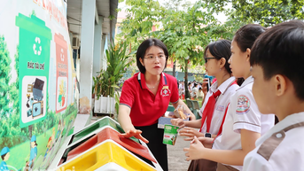 Trường học thực hiện kiểm toán rác thải