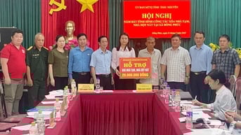 Kiểm tra tiến độ thực hiện và hỗ trợ xóa nhà tạm, nhà dột nát