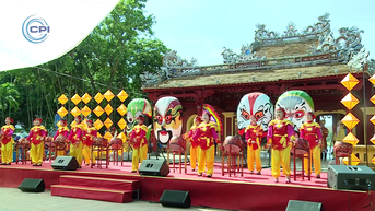 Huế thu hút du lịch trên nền Di sản