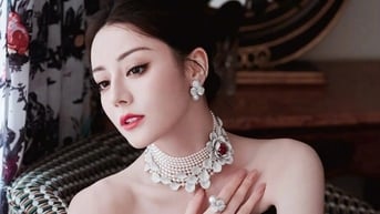 Địch Lệ Nhiệt Ba dẫn đầu xếp hạng các sao Trung Quốc mặc đẹp nhất tháng 7