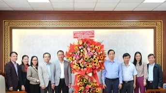 Lãnh đạo Báo và Phát thanh, truyền hình Lâm Đồng thăm, chúc mừng Ngày truyền thống ngành Tuyên giáo của Đảng