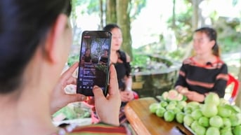Từ kỹ năng mềm đến thương mại điện tử: Hành trình mới của phụ nữ vùng cao Quảng Ngãi