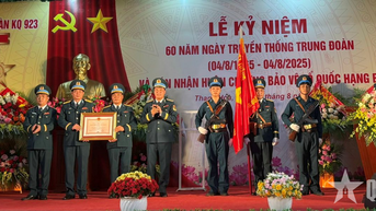 កងវរសេនាធំទ័ពអាកាស ៩២៣ បានទទួលមេដាយការពារមាតុភូមិថ្នាក់ទី ៣