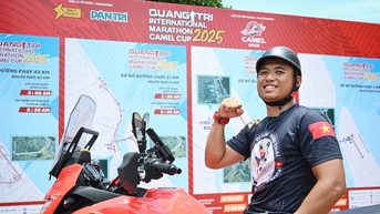 Chàng trai chạy xe máy 500km từ Hà Nội vào dự giải Aqua Warriors Quảng Trị