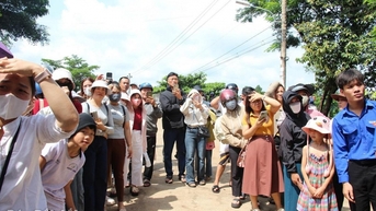 ហេតុអ្វីមិនពិចារណាការចូលរៀន ជាជាងការប្រឡង?