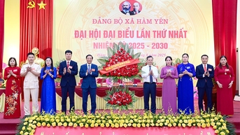 Chủ tịch HĐND tỉnh Nguyễn Văn Sơn dự Đại hội Đảng bộ xã Hàm Yên