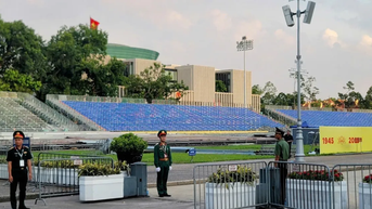 ប្រញាប់ប្រញាល់ជួសជុល និងបញ្ចប់ស្តង់នៅទីលាន Ba Dinh សម្រាប់ពិធី A80