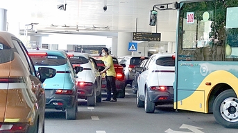 Nhà ga T3 Tân Sơn Nhất hiện đại, tầm cỡ nhưng vẫn còn nhiều cái dở