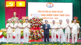 កសាង​កម្លាំង​ប៉ូលិស​ដ៏​ទៀងទាត់ វរជន និង​ទំនើប