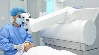Thời điểm nào phù hợp phẫu thuật điều trị tật khúc xạ?