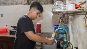 Mong làm bác sĩ để được nghe cha gọi tên dù chỉ một lần
