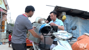 Mang phim về bản