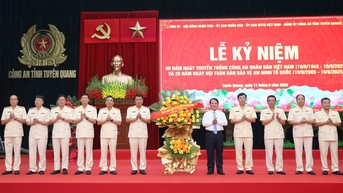 នគរបាលខេត្ត Tuyen Quang អះអាងនូវតួនាទីត្រួសត្រាយផ្លូវ និងការរួមចំណែកក្នុងការអភិវឌ្ឍន៍ខេត្ត Tuyen Quang។
