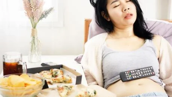 Khoa học lý giải hiện tượng 'căng da bụng chùng da mắt'