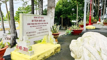 ដើម​ឈើ​បេតិកភណ្ឌ និង​ថ្ម​ចំណាស់​អាយុ​ជាង ២០០​ឆ្នាំ នៅ​កណ្តាល​តំបន់ Thoai Son