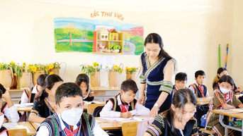 សំណើ​សុំ​គ្រូ​២​ក្រុម​ទទួល​បាន​ប្រាក់​បំណាច់​១៥០%