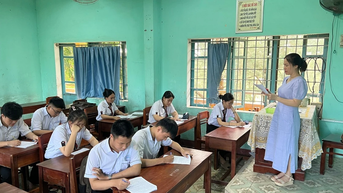 ការធ្វើឱ្យភាសាអង់គ្លេសក្លាយជាភាសាទីពីរនៅក្នុងសាលារៀន: តម្រូវការសម្រាប់ដំណោះស្រាយក្រុមជាមូលដ្ឋាន
