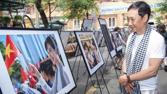 사진작가 Tran The Phong의 시각을 통해 4월 30일 기념식의 분위기를 살펴보다
