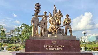 ពិធីសម្ពោធស្តូប "នគរបាលបម្រើប្រជាពលរដ្ឋ"