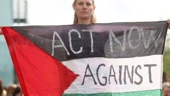 Người mẫu biểu tình trên catwalk, Madonna cầu xin Giáo hoàng cứu đói trẻ em ở Gaza