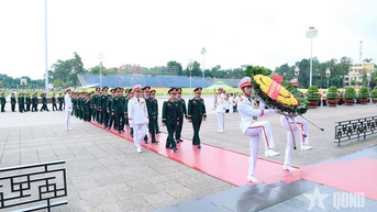 Binh chủng Tăng thiết giáp báo công dâng Bác nhân dịp Đại hội đại biểu Đảng bộ Binh chủng lần thứ XII
