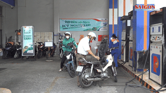 TPHCM: Bớt e dè, người tiêu dùng dần đón nhận xăng E10
