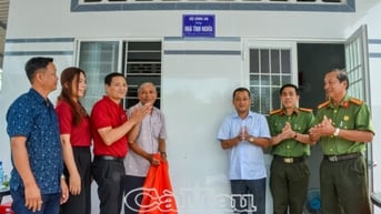 Bàn giao nhà cho hội viên cựu Công an Nhân dân