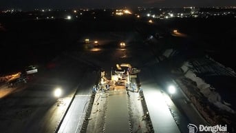 [Chùm ảnh] Đại công trường Sân bay Long Thành sáng đèn thi công xuyên đêm để kịp mốc 19-12