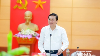 Chủ tịch UBND tỉnh Nghệ An Lê Hồng Vinh làm việc với Sở Dân tộc và Tôn giáo