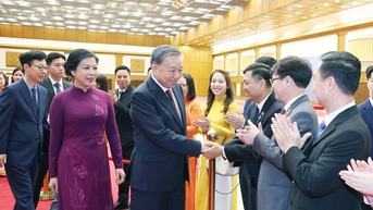 [រូបថត] អគ្គលេខាធិកា To Lam ធ្វើទស្សនកិច្ចនៅទីក្រុង Busan ប្រទេសកូរ៉េខាងត្បូង