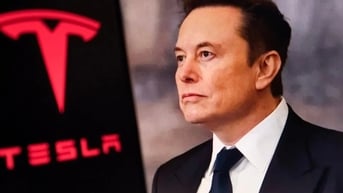 Elon Musk đánh úp thị trường năng lượng Anh, Tesla từ bán xe sang bán điện