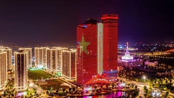 Cổ phiếu lên cao, tài sản các tỉ phú USD tăng vùn vụt lập kỷ lục mới