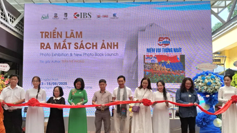 Ra mắt sách ảnh "50 năm niềm vui thống nhất"