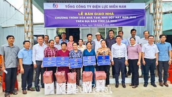 Khánh thành và bàn giao 5 căn nhà “Đại đoàn kết” tại xã Hòa Bình