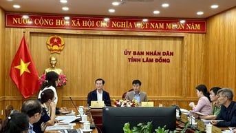Chủ tịch UBND tỉnh Lâm Đồng Hồ Văn Mười làm việc với Viện Kinh tế Xanh