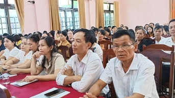 Bồi dưỡng lý luận chính trị cho cán bộ quản lý, giáo viên