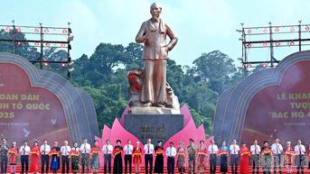 [Ảnh] Tổng Bí thư Tô Lâm dự Lễ khánh thành Tượng đài “Bác Hồ ở Tân Trào”