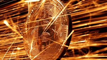Bitcoin xô đổ kỷ lục 124.000 USD