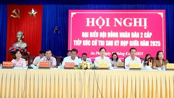 គណៈប្រតិភូក្រុមប្រឹក្សាប្រជាជនខេត្ត An Giang ជួបអ្នកបោះឆ្នោតឃុំ An Phu