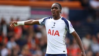 Tottenham quyết đòi lại công bằng cho cầu thủ bị phân biệt chủng tộc