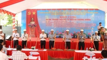 Chương Dương gắn biển, khởi công công trình chào mừng Đại hội Đảng bộ xã
