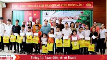 Trao qùa cho 100 trẻ em khuyết tật, mồ côi tại Thanh Hóa