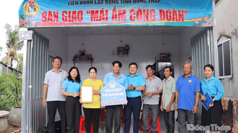 Liên đoàn lao động tỉnh Đồng Tháp: Bàn giao 2 "Mái ấm Công đoàn" cho đoàn viên khó khăn
