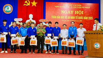 Trường CĐ Cơ điện-Xây dựng và Nông lâm Trung bộ tổ chức Ngày hội Toàn dân bảo vệ an ninh Tổ quốc