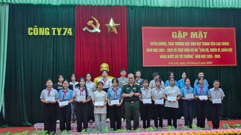 Công ty 74 trao kinh phí thực hiện Dự án “Cán bộ, chiến sĩ nâng bước em tới trường”