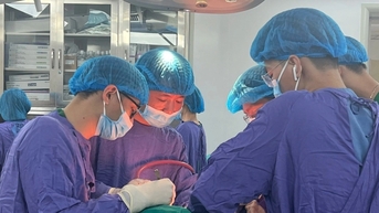 Đau tức bụng trái, bệnh nhân phát hiện khối u thận "khổng lồ"